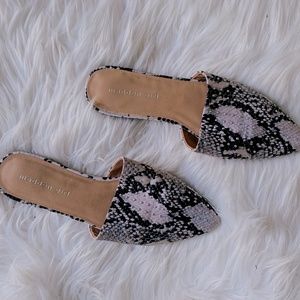 NWOT Steve Madden Faux Snake Skin Slides size 6
